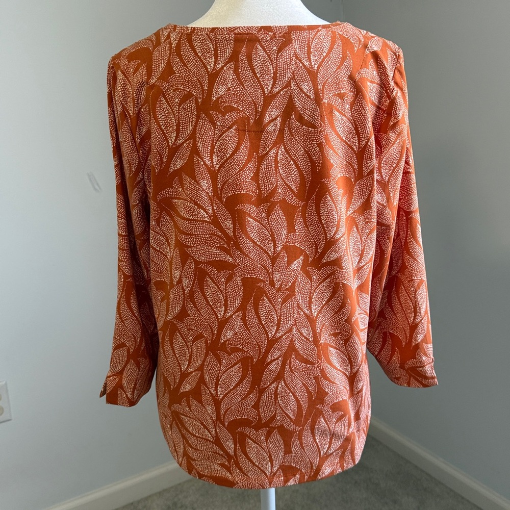 Chico’s Orange Leaf Print Women's Top SZ 1 - Picture 2 of 13